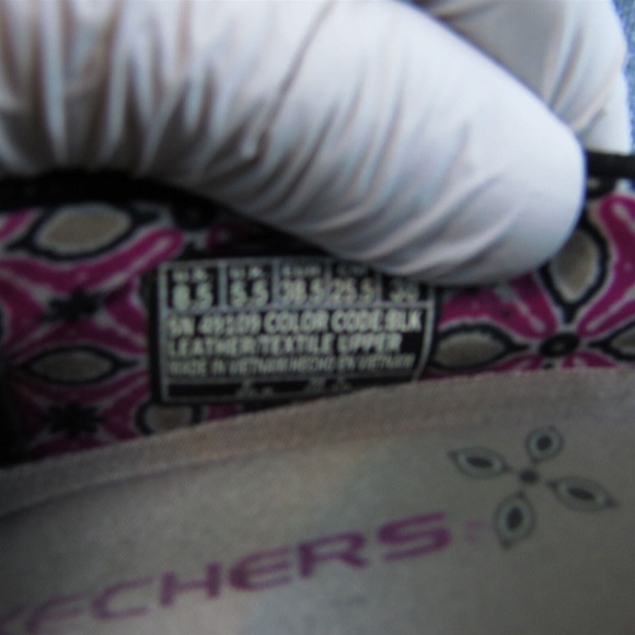 Skechers Relaxed Fit Women Slip-On Shoes Black Leather Slip On Size 8.5 Medium - Picture 7 of 10